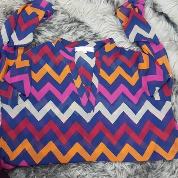 Almost Famout Zig Zag Top - Size M - Picture 2 of 3